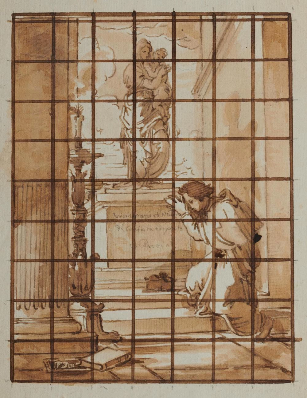 Sacerdote in preghiera davanti alla statua della vergine